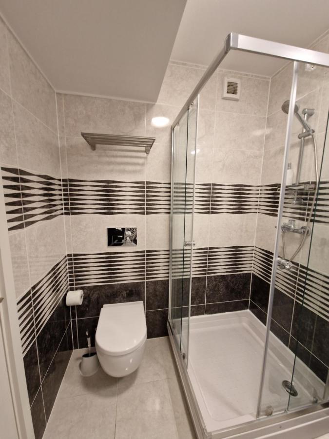 Golden Airport Residence Отопени Экстерьер фото