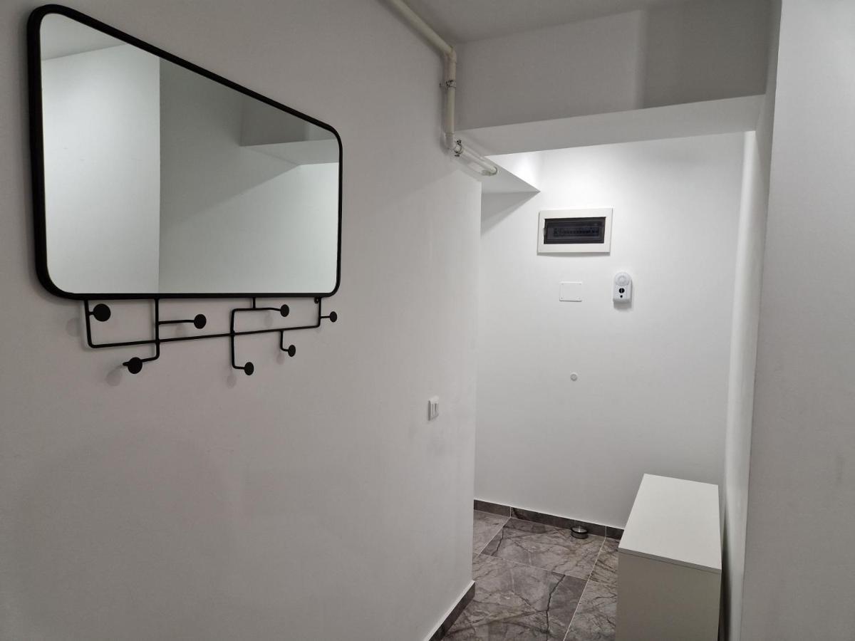 Golden Airport Residence Отопени Экстерьер фото