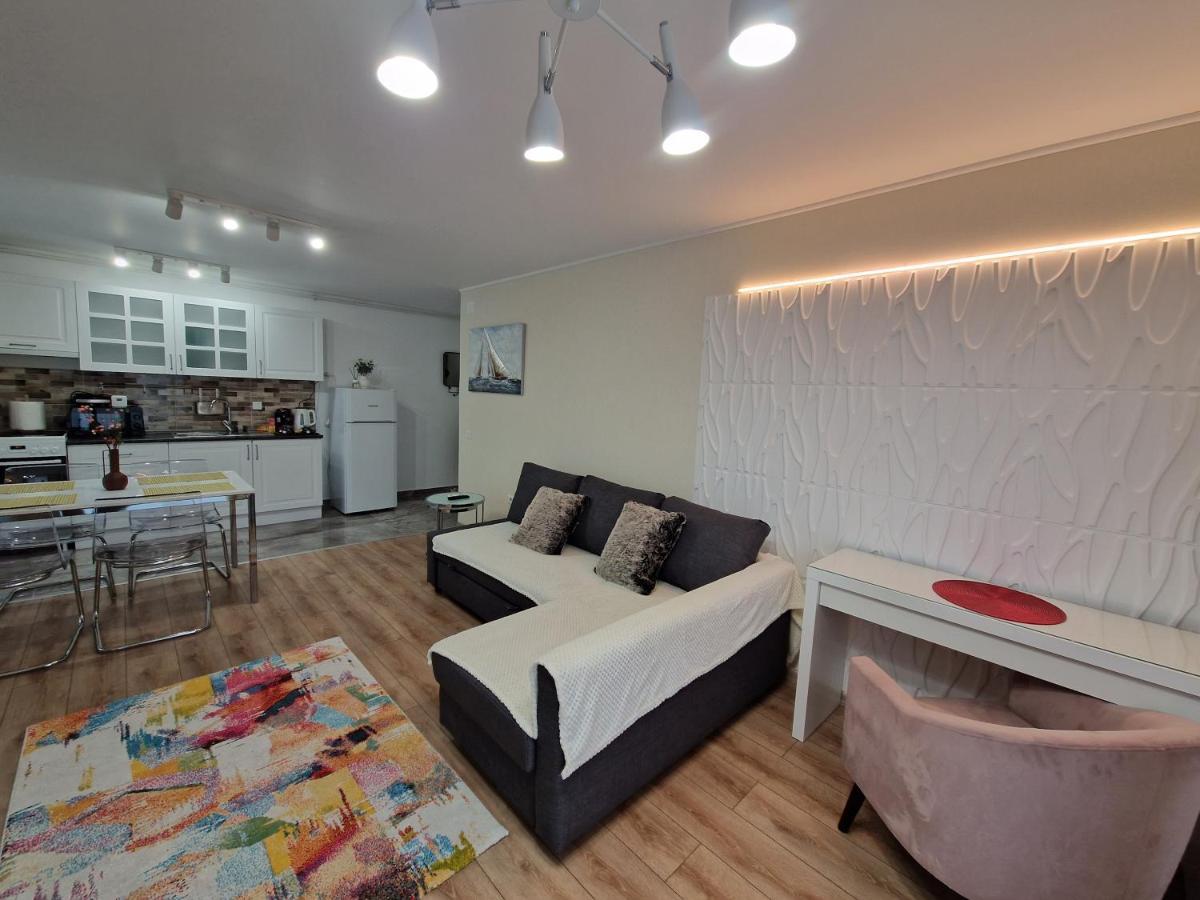 Golden Airport Residence Отопени Экстерьер фото