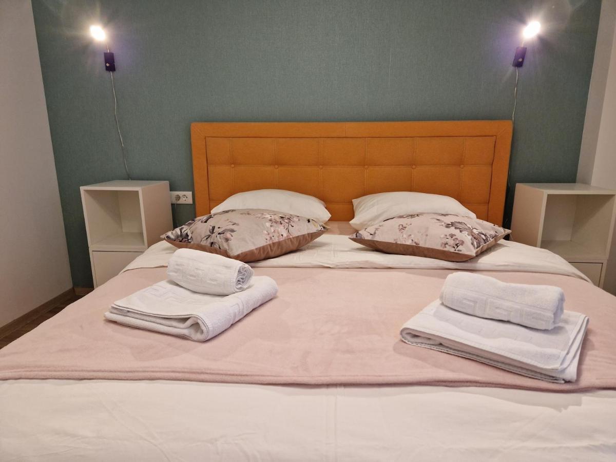 Golden Airport Residence Отопени Экстерьер фото